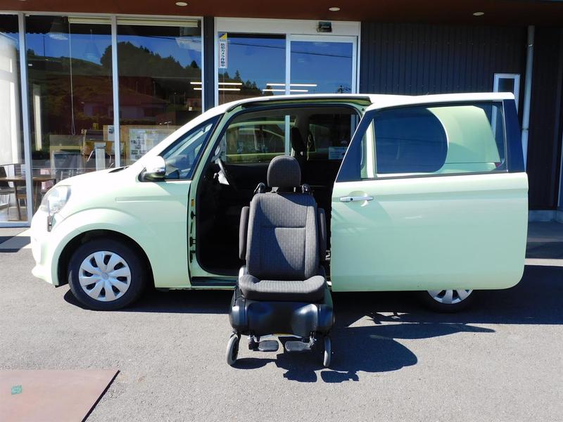 2013 Toyota Porte Spade Welcab Detachable Wheelchair