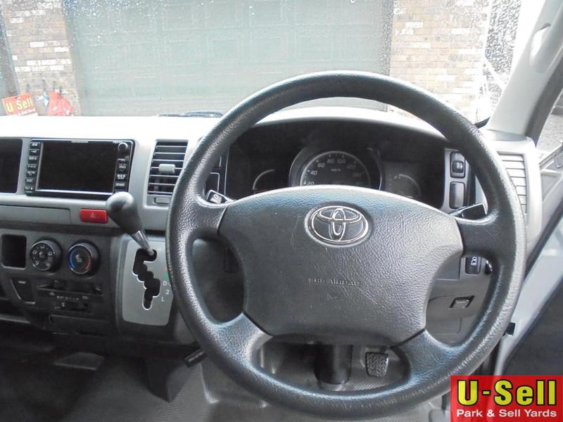 2009 Toyota Hiace 10 Seat Minibus